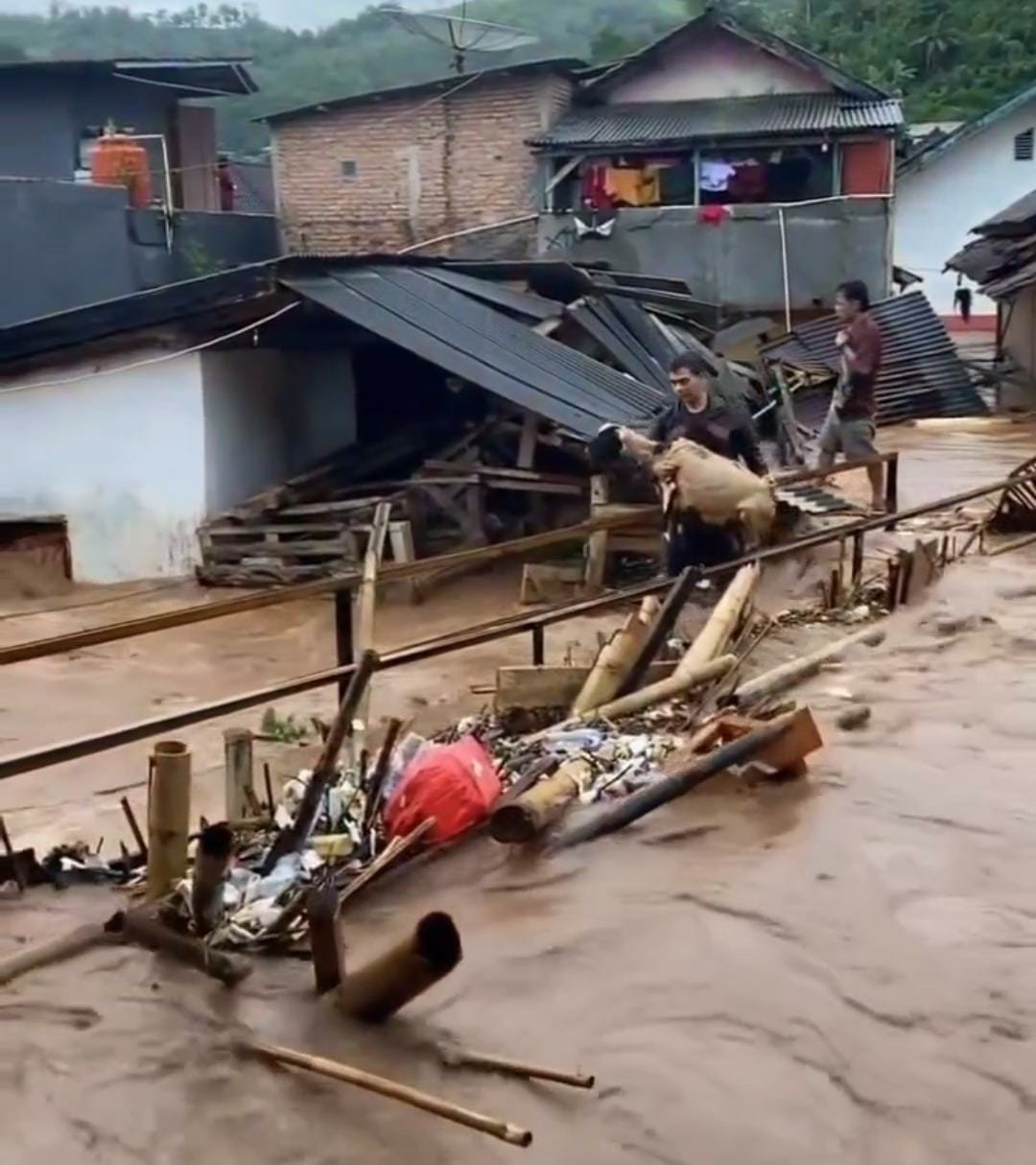 Banjir dan Puting Beliung Terjang Cianjur