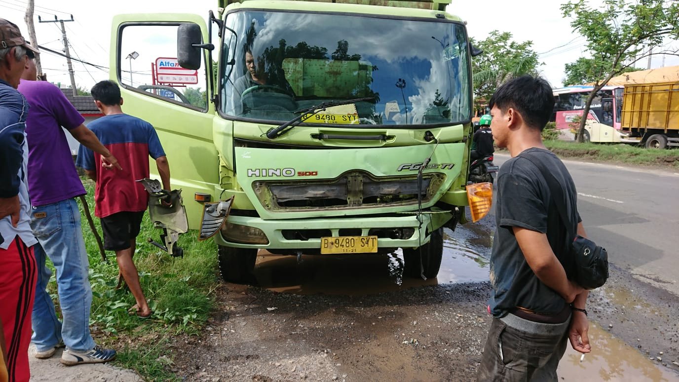 BREAKING NEWS : Kecelakaan Tunggal di Soekarno-Hatta Palembang