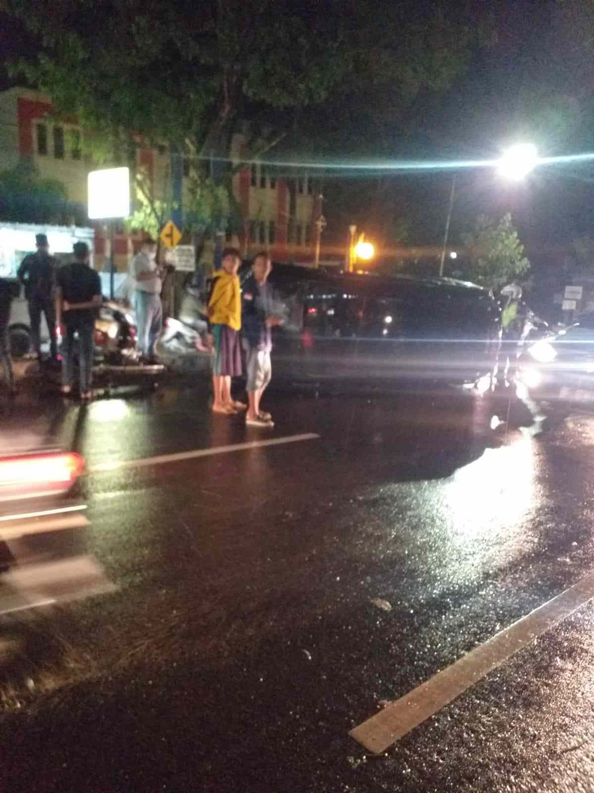 BREAKING NEWS : Kecelakaan di Depan Dukcapil Kota Palembang, Jalan Demang Lebar Daun Macet Panjang