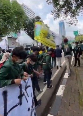 Demo Aliansi BEM Seluruh Indonesia Pindah ke Gedung DPR/MPR RI