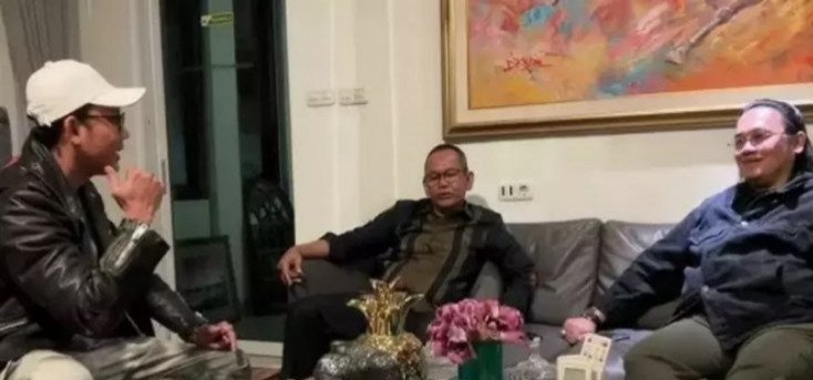 Denny Sumargo Datangi Rumah Farhat Abbas Usai Pernyataan Akan Dihajar