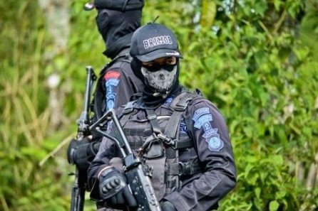 Personil Densus 88 Geledah Rumah Terduga Teroris di Tanjung Barangan Palembang