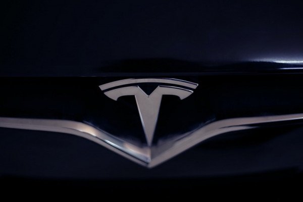 Executive Truck Tesla Mengundurkan Diri