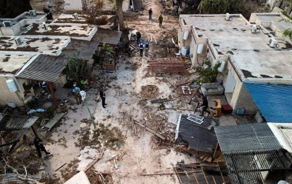 Gempuran Pejuang Hamas Hancurkan Kibbutz Kfar Aza, Korban Tewas Terus Bertambah dalam Konflik Israel-Gaza