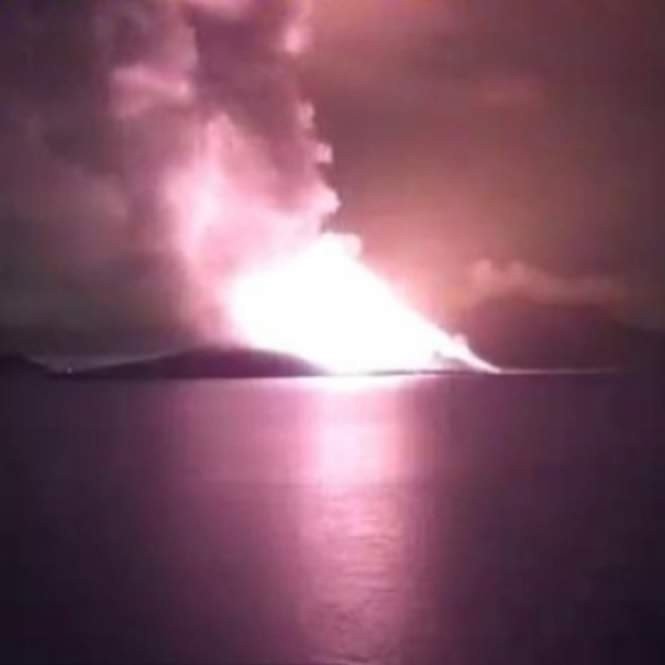 Gunung Anak Krakatau Kembali Erupsi Pagi Ini, Letusan Material Capai 800 Meter