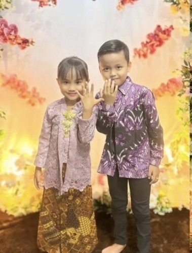 Heboh! Anak Kecil di Balikpapan Dijodohkan dan Melakukan Lamaran Seperti Orang Dewasa