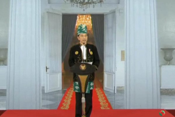 Jokowi Pakai Baju Adat Tanah Bumbu, Pimpin Upacara Peringatan Hari Lahir Pancasila 2021
