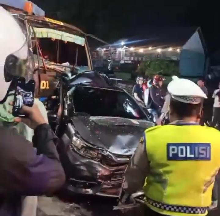 Kecelakaan Beruntun di Depan RS Bunda Akibat Rem Blong Fuso