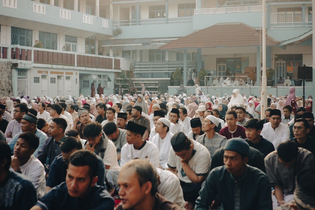 Khutbah Jumat 24 Oktober 2025: Pesan Islam Tentang Etika Digital dan Menjaga Aib Orang Lain!