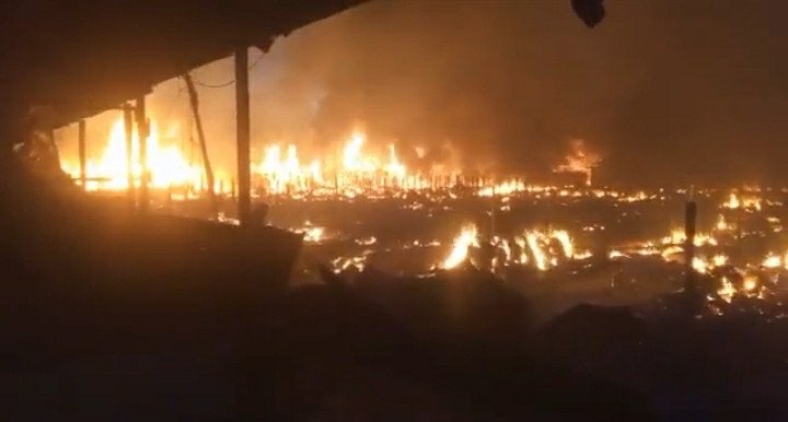 Kobaran Api Lahap Ratusan Kios Di Pasar Wosi Manokwari Papua Barat