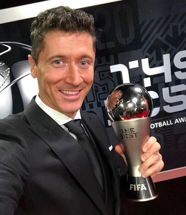 Lewandoski Raih Pemain Terbaik FIFA 2021, Kalahkan Messi dan Salah