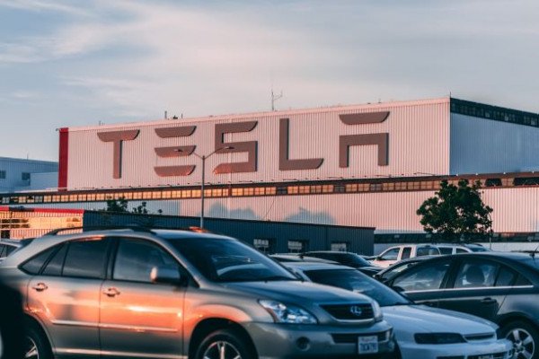 Mobil Produksi Tesla Akan Di Hentikan Jika