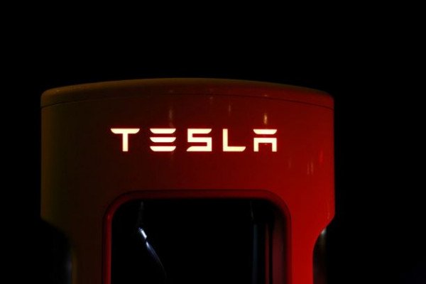 Mobil Produksi Tesla Dilarang Di Tiongkok