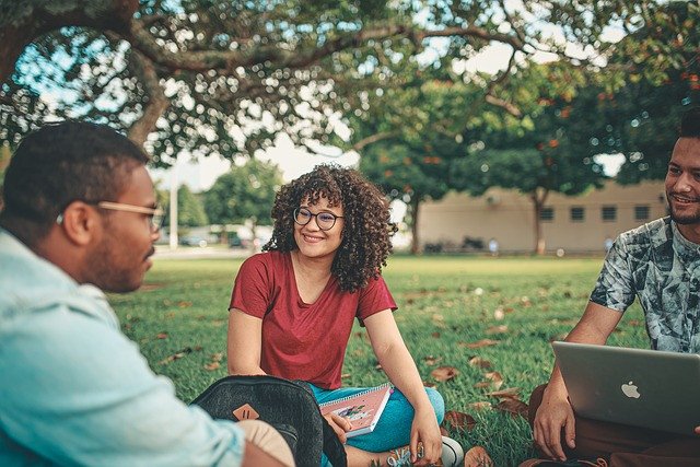 Peran Generasi Muda Dalam Mendukung Kemajuan Dan Pemerataan Pendidikan