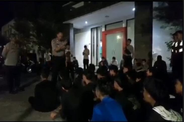 Petugas Kepolisian Amankan Puluhan Remaja Saat Pesta Miras