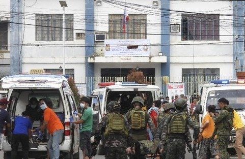 Presiden Filipina Kecam Pelaku Bom di Marawi