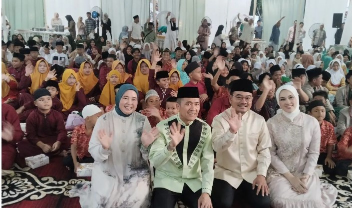 Ratu Dewa dan Prima Salam Santuni 500 Anak Yatim di Momen Setahun Kepemimpinan