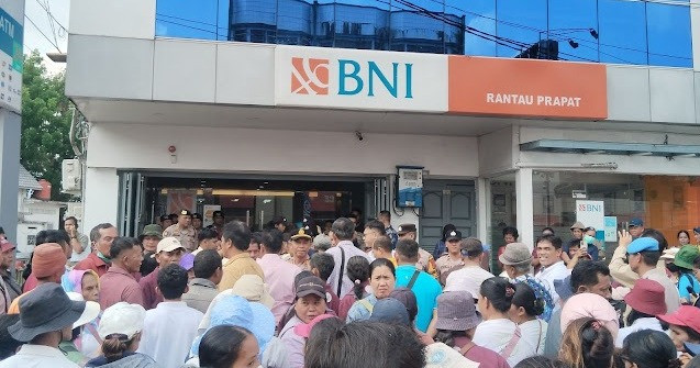 Ratusan Umat Geruduk Bank BNI, Dana Gereja Rp28,5 Miliar Diduga Raib