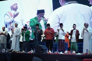 Ribuan Jamaah Memadati Pengajian Akbar Maulid Nabi Di Desa Purwosari, Calon Bupati Askolani Dan Netta Hadir Di Tengah Maysarakat