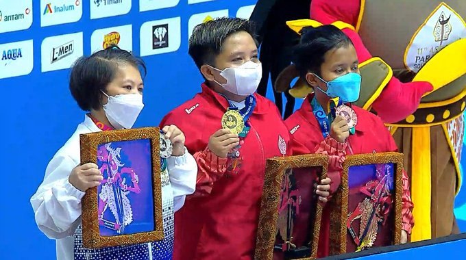 Rina Marlina Berhasil Persembahkan Dua Medali Emas Untuk Indonesia Dalam Ajang Para Bulutangkis ASEAN Para Games 2022