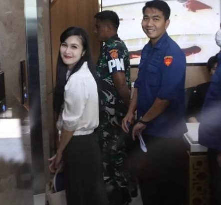 Tampil Santai Hadiri Pemeriksaan, Kejagung Ungkap Status Hukum Sandra Dewi