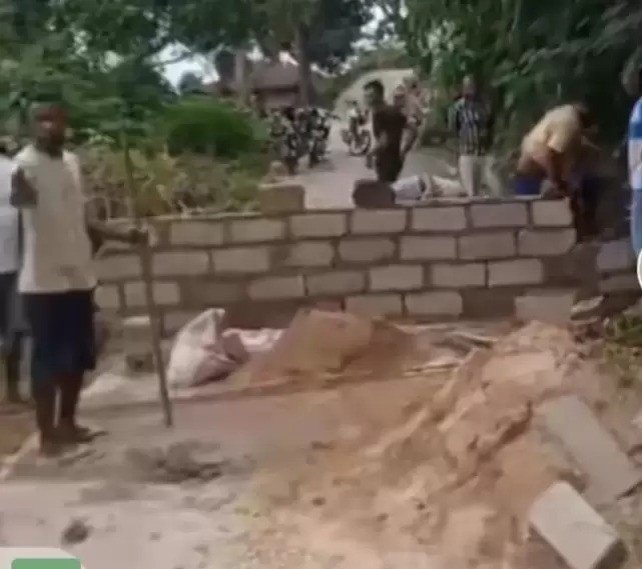 Video Viral Caleg Bangun Tembok Tutup Jalan Umum Usai Gagal Raih Kursi DPRD