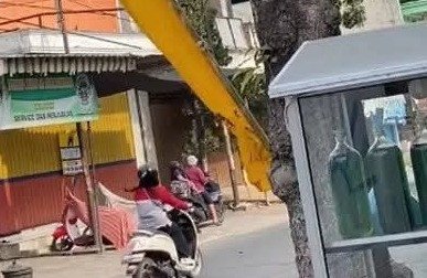 Viral Pengemis ini Bikin Geregetan, Netizen Syok Melihat Kendaraan Jemputan Mewahnya