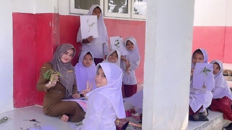 Viral Sososk Guru Cantik Inspirasi Pendidikan di Pedalaman Aceh